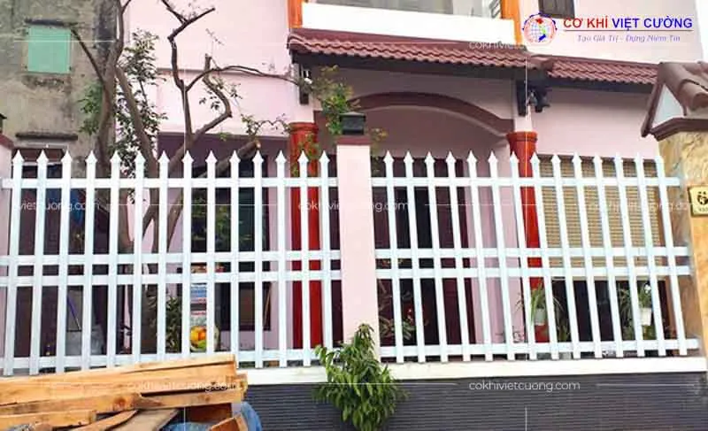 Sắt hộp là một trong những lựa chọn hàng đầu để làm hàng rào hiện nay