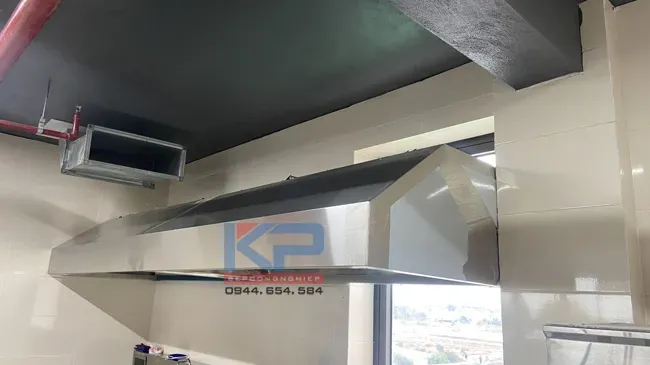 Hệ thống tum hút mùi công suất lớn trong bếp ăn công nghiệp tại Hà Nội