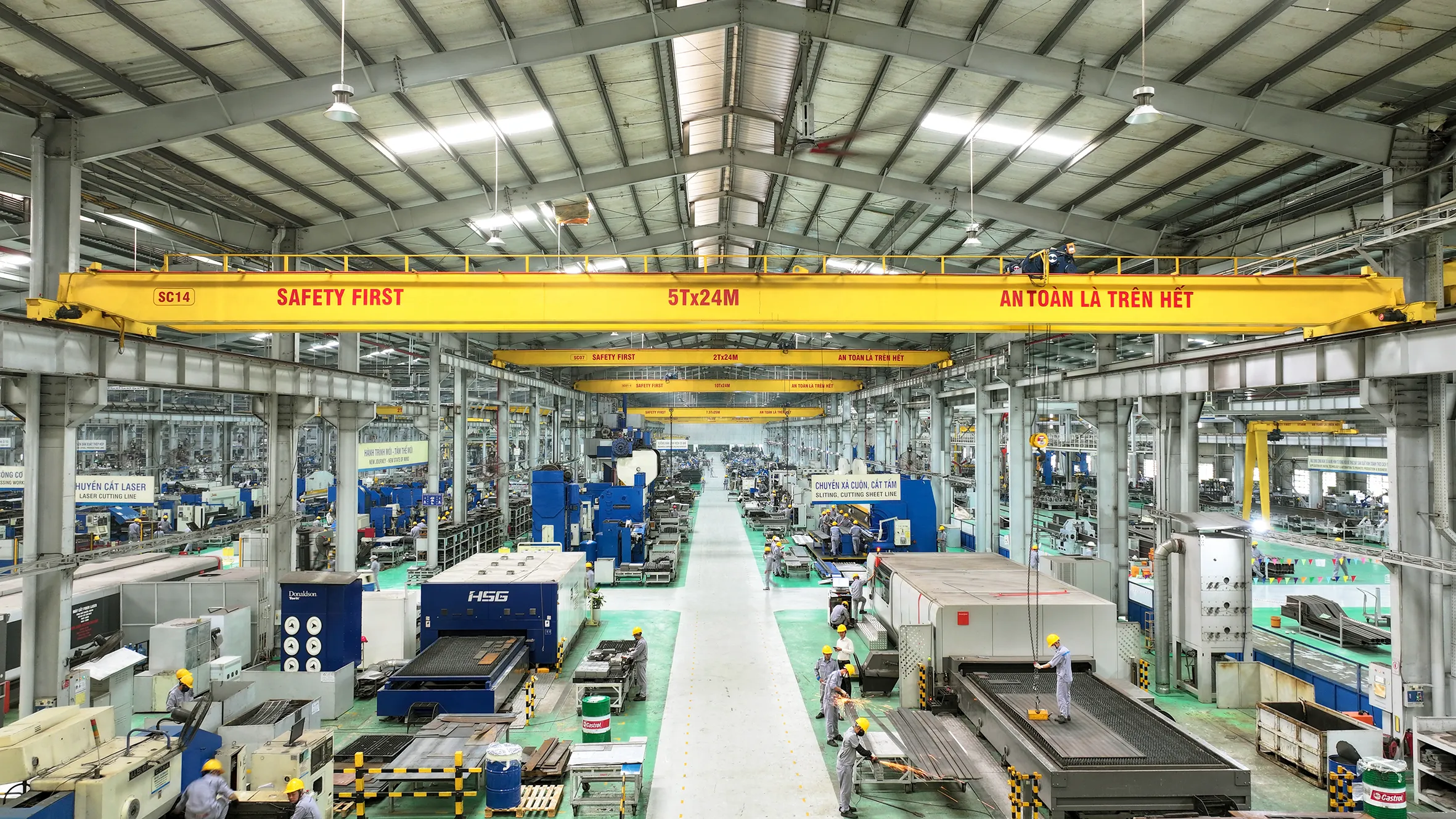 Cầu trục trong nhà xưởng hoạt động dựa trên hệ thống dầm và palang