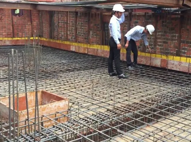 Kiểm tra bố trí thép sàn 2 lớp trước đổ bê tông