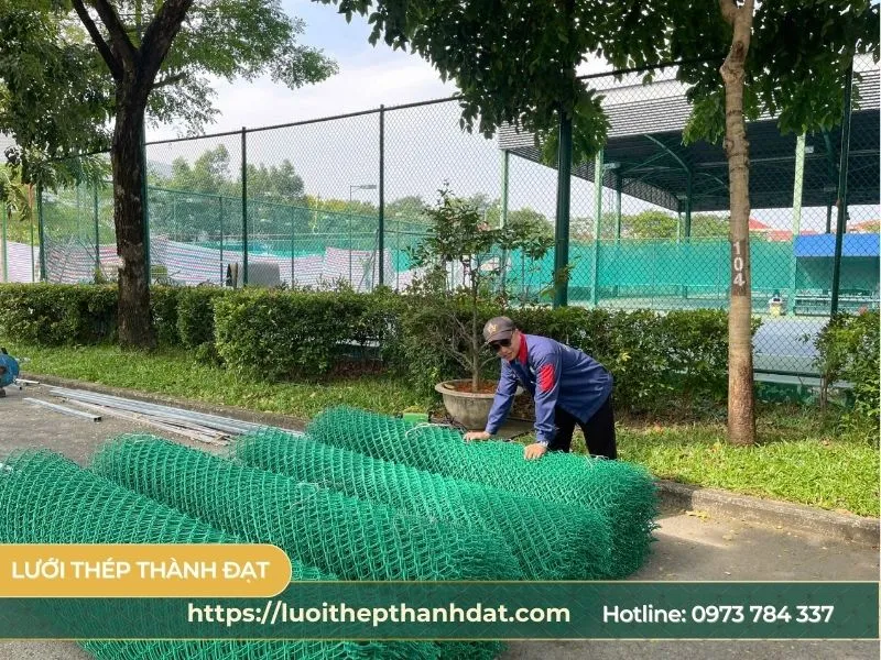 hình ảnh giao hàng thực tế sân tennis