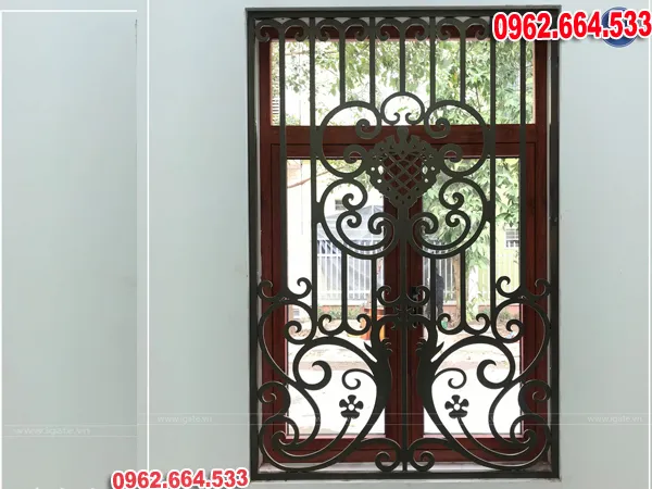 Hoa cửa sổ sắt mỹ thuật phong cách cổ điển