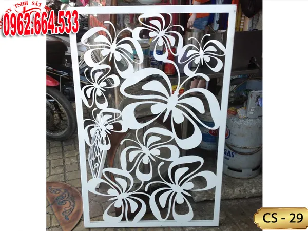 Hoa cửa sổ sắt mỹ thuật với họa tiết hoa lá