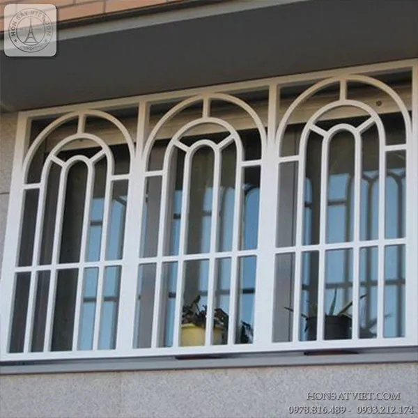 Mẫu hoa sắt cửa sổ thiết kế theo hình mái vòm đơn giản