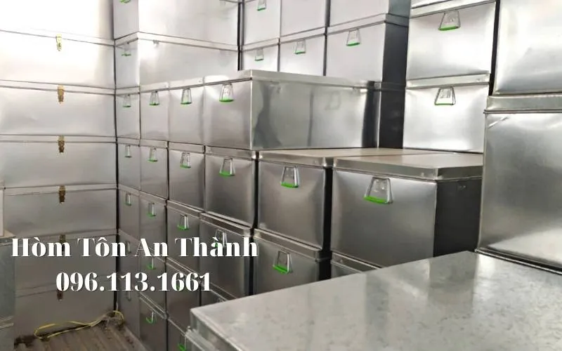 Hòm tôn đựng quần áo với khóa chốt an toàn