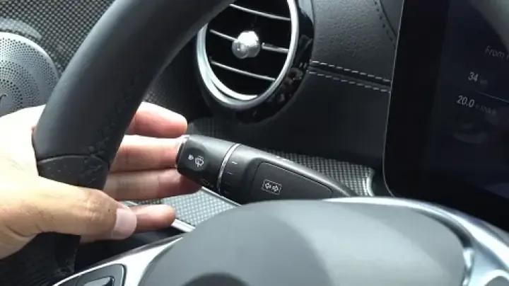 Cơ cấu chấp hành cửa xe ô tô