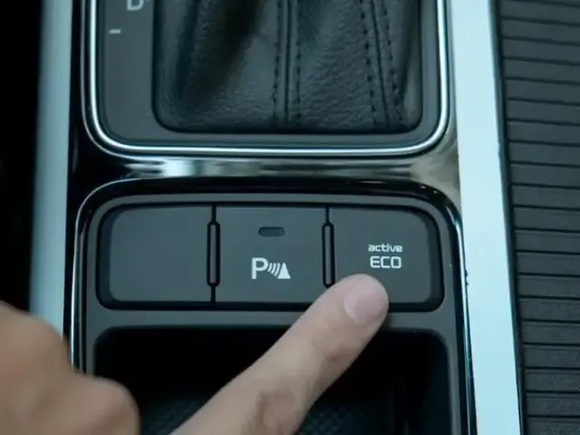 Nút bấm trên chìa khóa xe ô tô