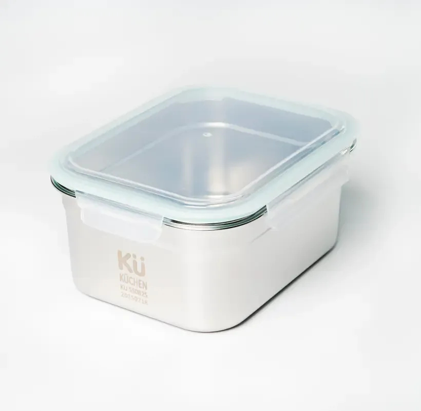 Hình ảnh hộp inox đựng thực phẩm KU SS0825 đặt trong lò vi sóng để hâm nóng