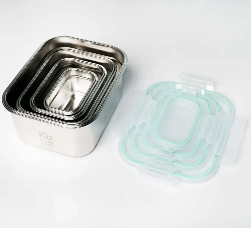 Một hộp inox KU SS0825 chứa đầy thực phẩm tươi ngon