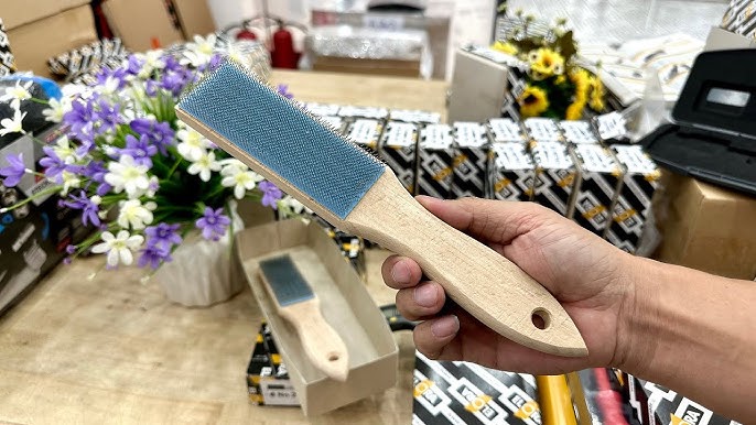 Bàn Chải Sắt Cán Gỗ ELORA 250: Công Cụ Chuyên Nghiệp Từ Đức Cho Mọi Công Trình