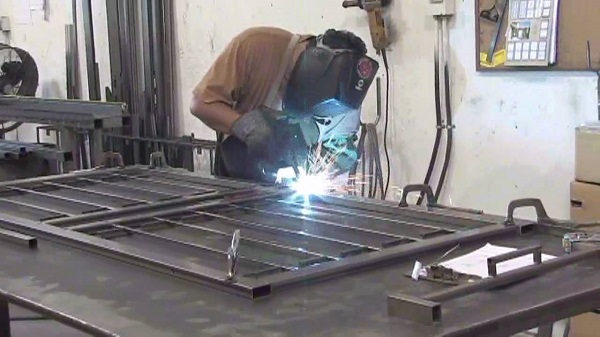 Hướng Dẫn Hàn Cửa Sắt Không Bị Cong Vênh Chuyên Sâu