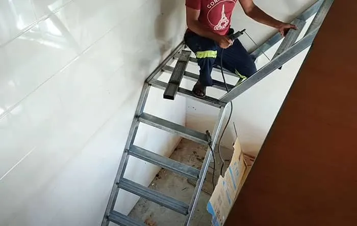 Hướng dẫn cách làm cầu thang sắt đơn giản từ hộp 40x80