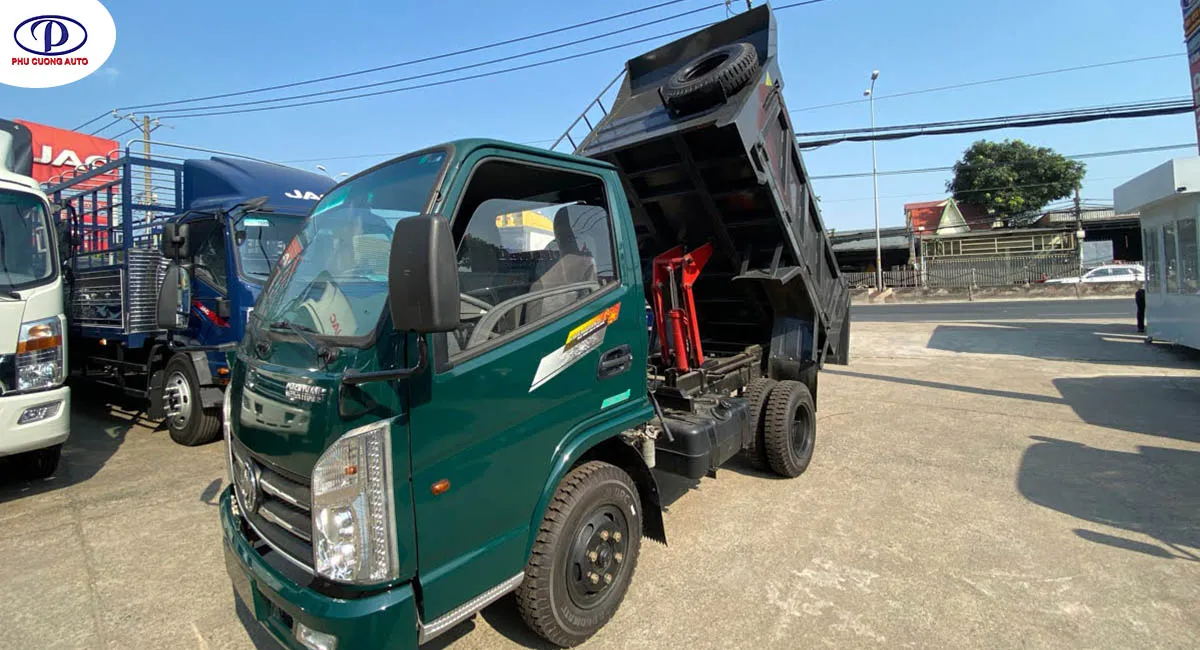 Xe tải ben Chiến Thắng được sử dụng rộng rãi trong ngành vật liệu xây dựng, chuyên chở cát, đá, xi măng