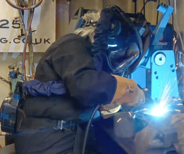 Hướng Dẫn Hàn Cửa Sắt Không Bị Cong Vênh Chuyên Sâu