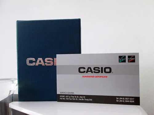 Hai ảnh thẻ bảo hành của đồng hồ Casio