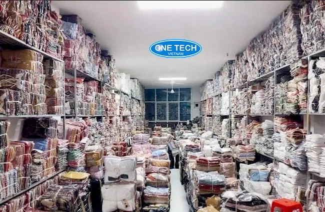 Kệ kho quần áo ứng dụng kệ sắt v lỗ