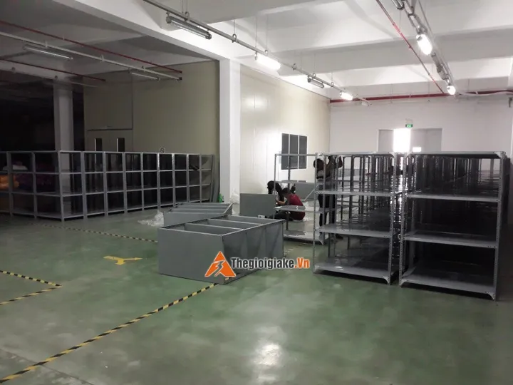 kệ sắt v lỗ kho công nghiệp