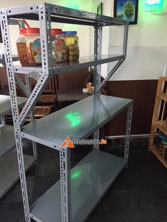 kệ sắt v lỗ kiểu chéo