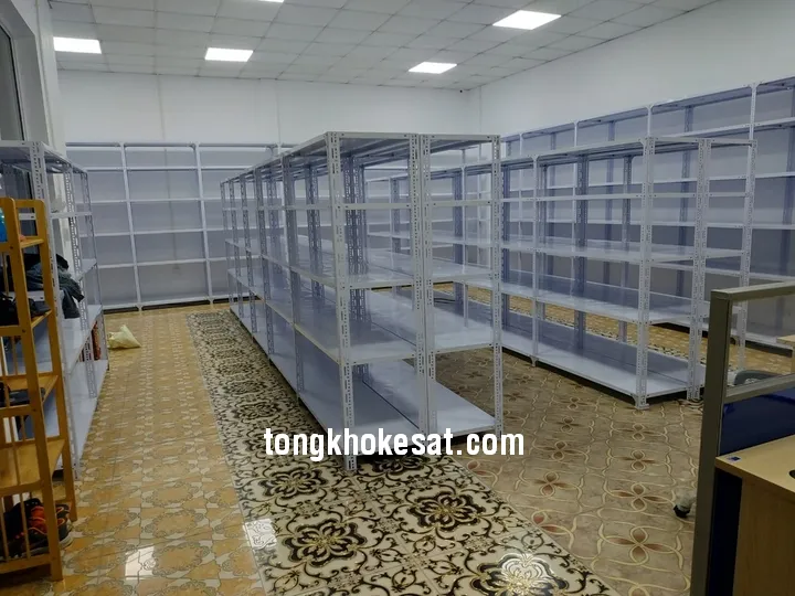 Tổng kho kệ sắt 3A lắp đặt dàn kệ kho màu trắng