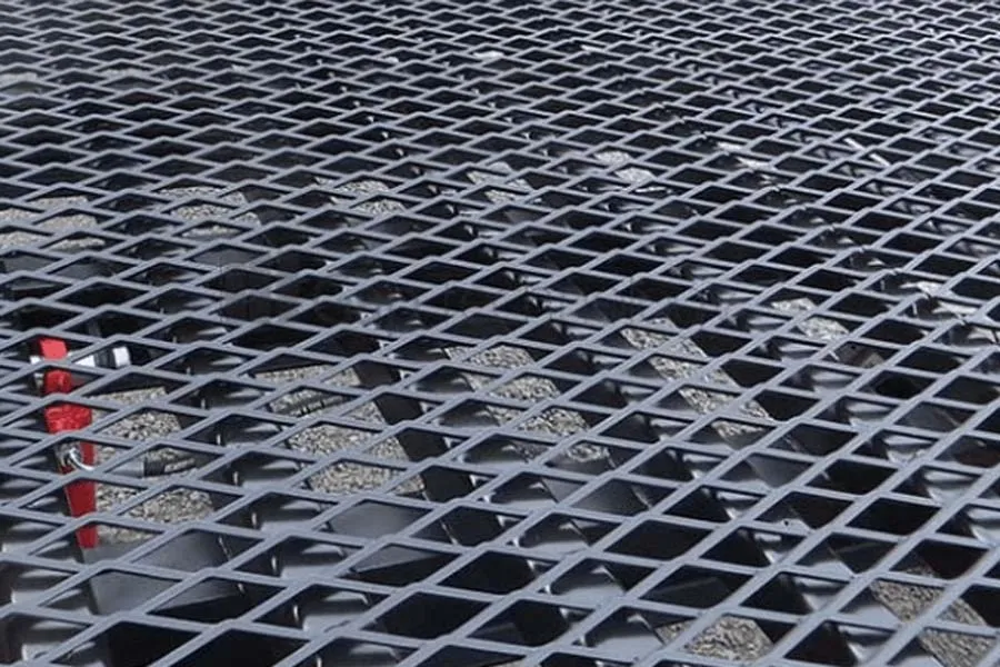 Phương án 1: Đúc sàn giả gác lửng bằng thép và lưới mắt cáo