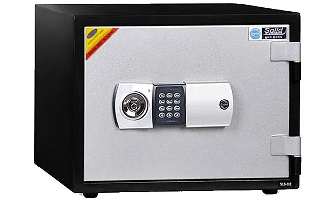 Không gian bên trong két sắt Solid