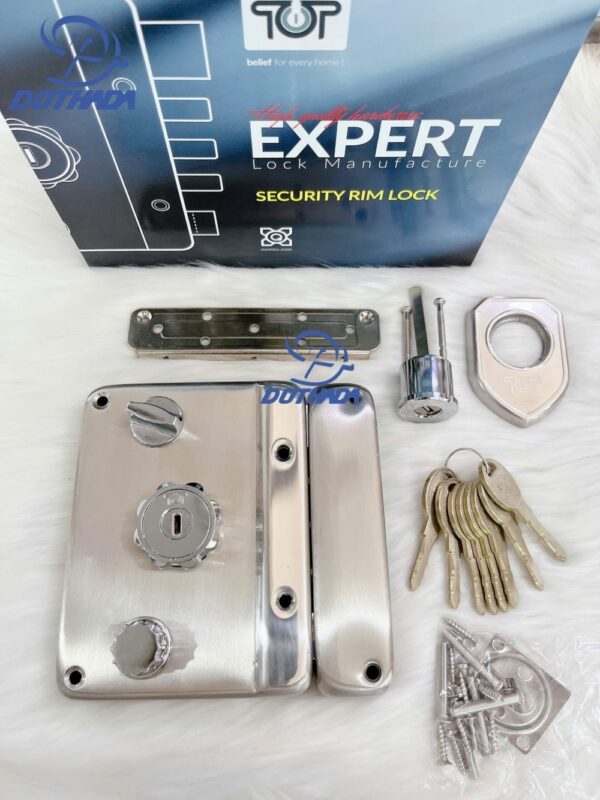 Khóa Cổng Sắt Việt Tiệp: Lựa Chọn Tối Ưu Cho An Ninh & Thẩm Mỹ Ngôi Nhà Của Bạn