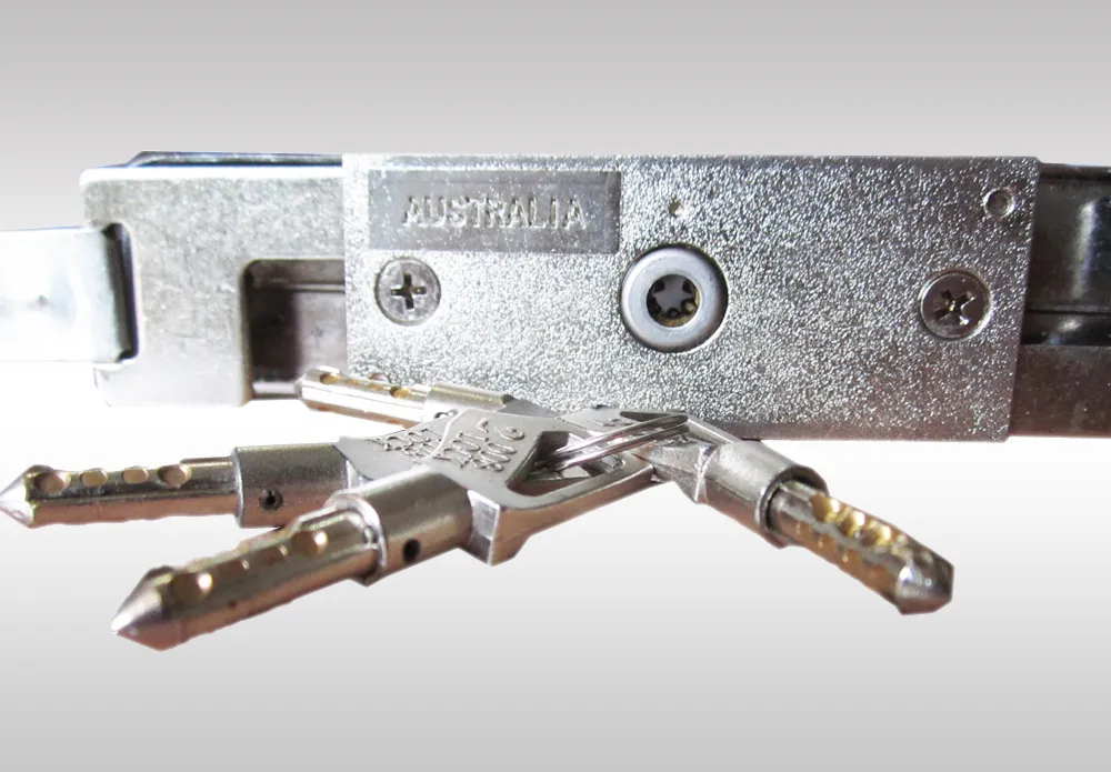 Khóa ngang cửa cuốn