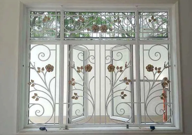 10.Khung cửa sổ inox trang trí hoa văn đẹp mắt