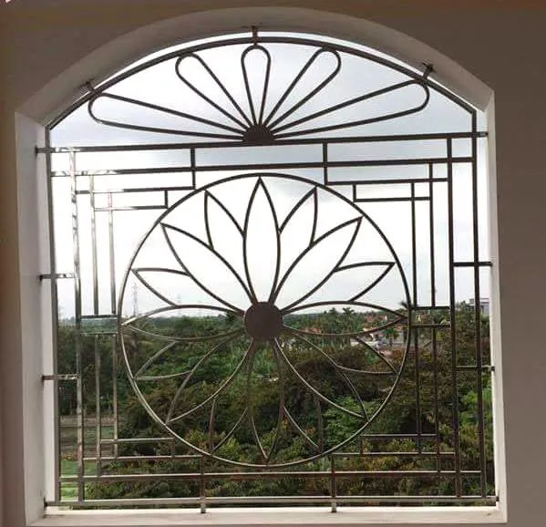 15.Khung cửa sổ hoa văn tròn độc đáo