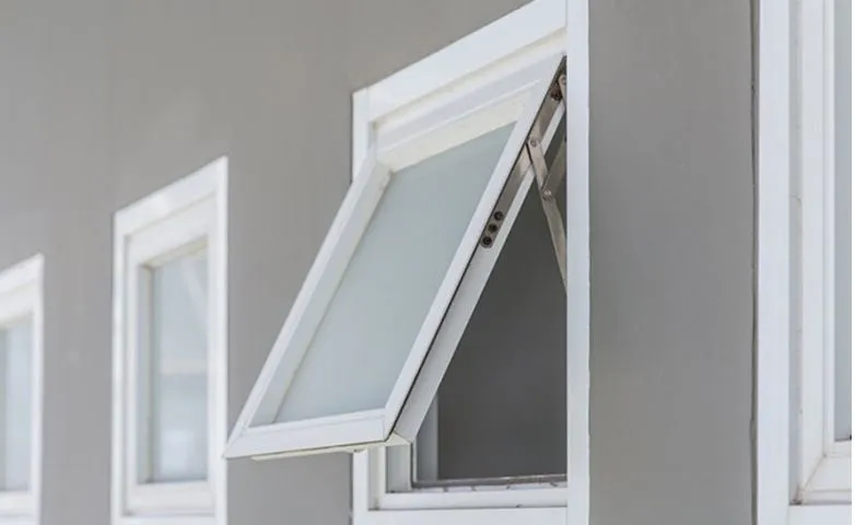 4.Mẫu khung cửa sổ inox có mái hiên