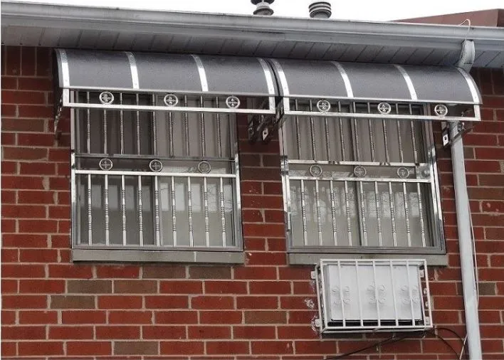 5.Mẫu khung cửa sổ inox có mái che