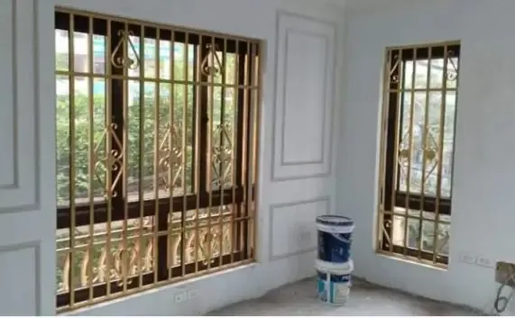 Khung Bảo Vệ Cửa Sổ Inox Đẹp Có Mái Hiên