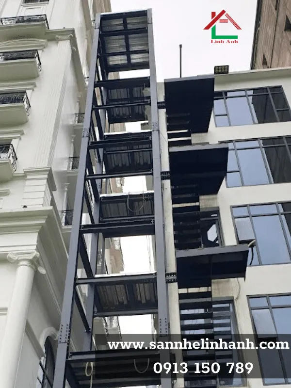 khung thang máy bằng thép tiền chế ngoài trời