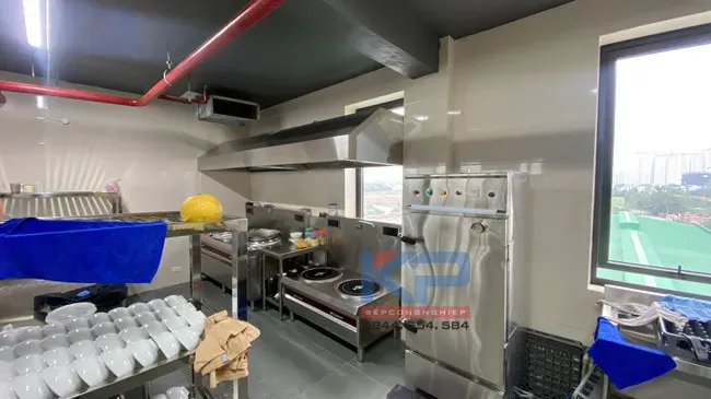 Khuôn viên tổng thể khu bếp nấu trong bếp ăn công nghiệp tại Hà Nội