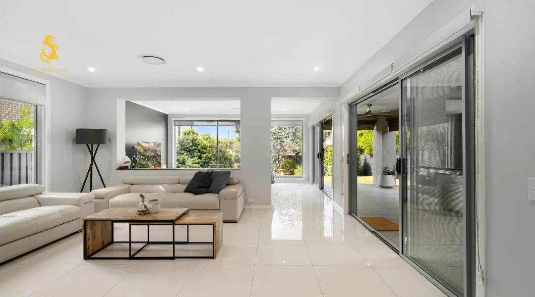 Sau khi lắp xong, đẩy thử cửa nhiều lần để kiểm tra độ trượt của bánh xe