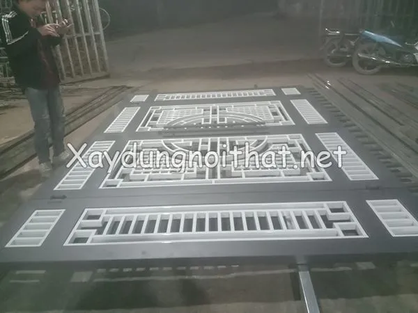 Cổng sắt hộp được gia công tại xưởng