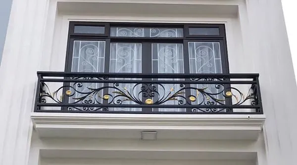 Mẫu lan can sắt ban công đẹp với họa tiết tinh xảo