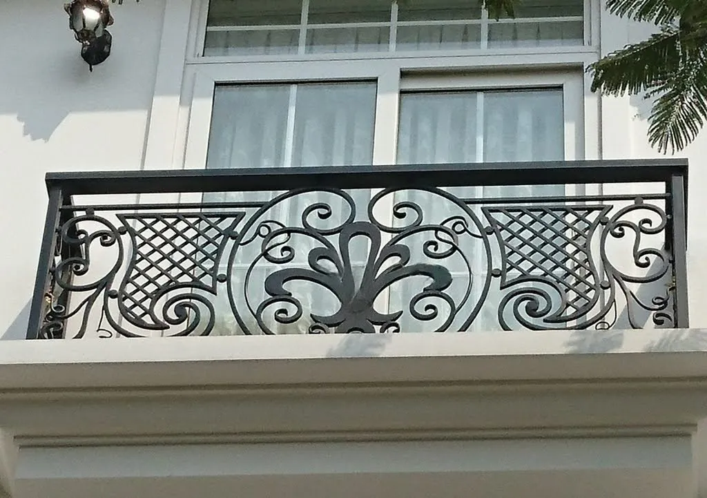 Lan can ban công sắt đẹp, tiết kiệm chi phí