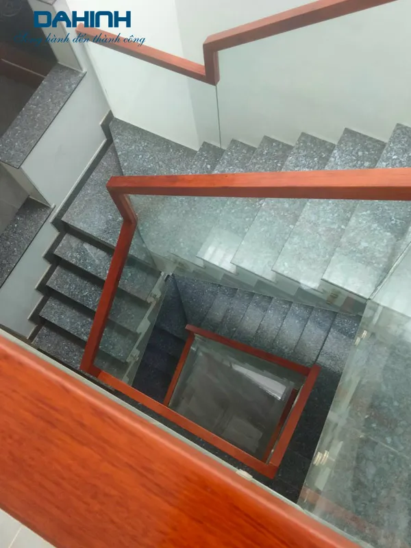 Lan can cầu thang inox nghệ thuật