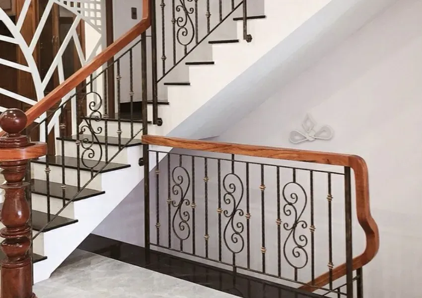 Lan can cầu thang bàng sắt hộp