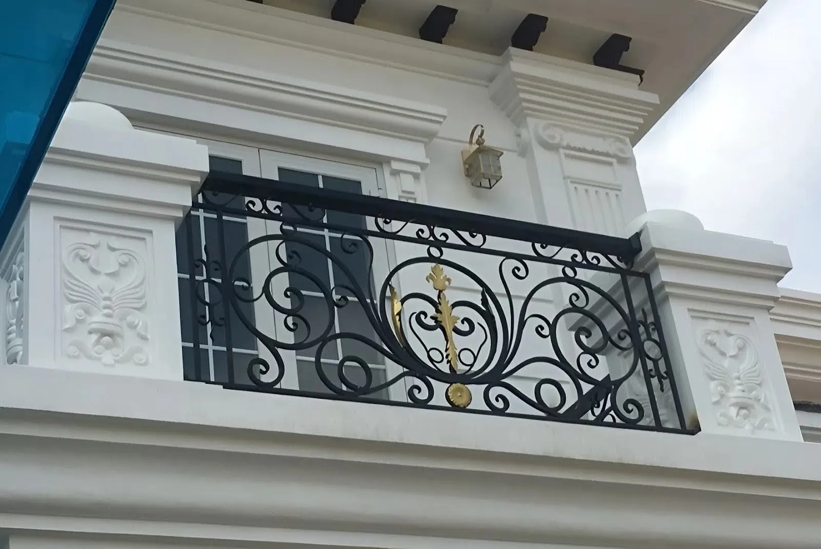 Lan can sắt ban công đẹp dành cho biệt thự