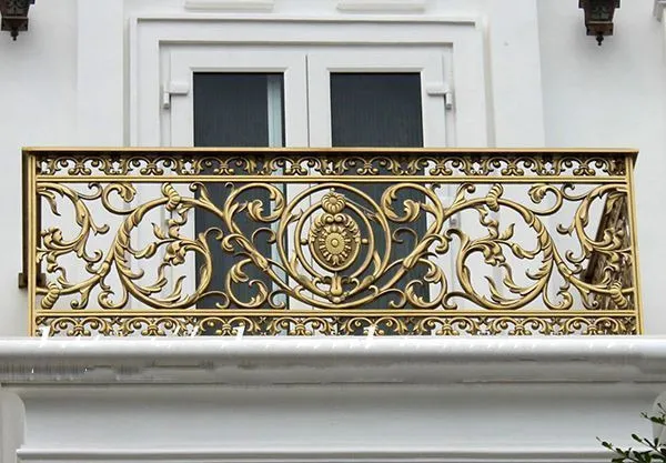 Lan can sắt ban công hiện đại và tinh tế