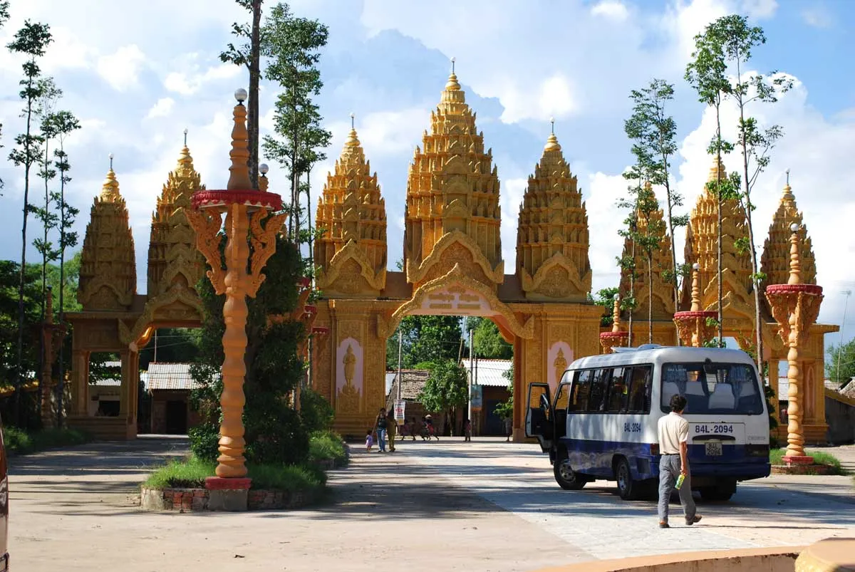 Làng văn hóa du lịch Khmer Trà Vinh