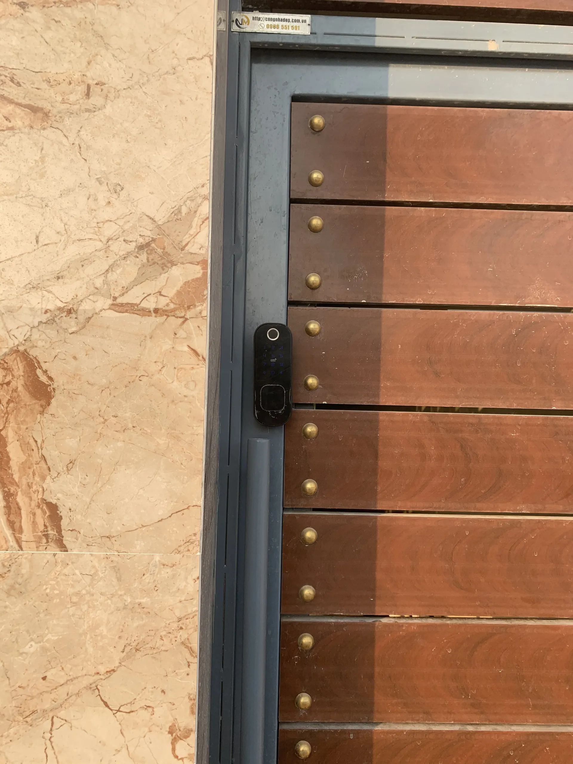 công trình thực tế lắp vân tay cổng sắt