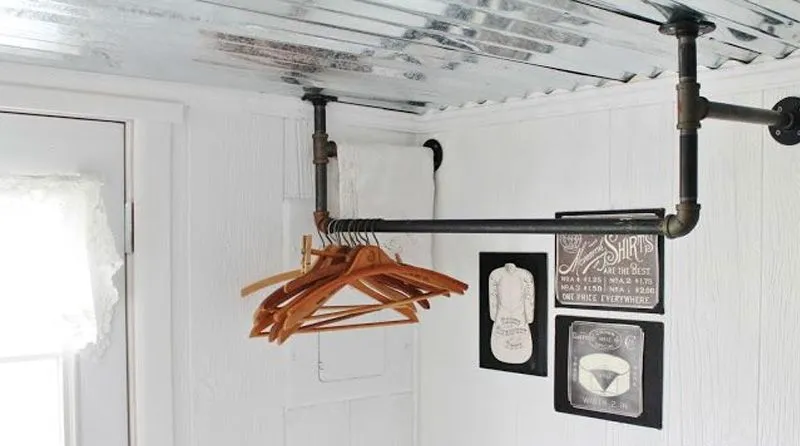 lắp đặt mắc treo quần áo gắn tường