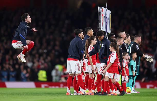 Đá Gà Cựa Sắt Miền Tây: Hướng Dẫn Chi Tiết Từ A-Z