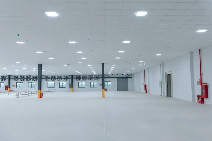 Lớp nền nhà xưởng vững chắc đóng vai trò quan trọng cho việc hoạt động sản xuất diễn ra hiệu quả, không bị sai lệch