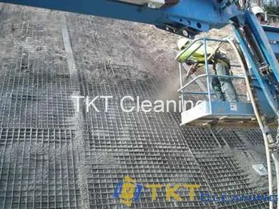 Lưới thép thi công tường trên cao