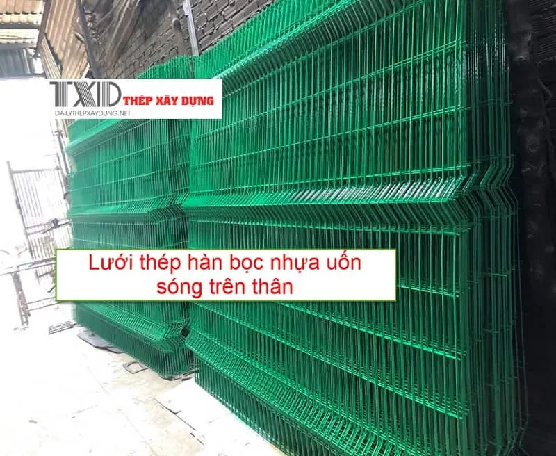 lưới thép hàn bọc nhựa uốn sóng trên thân
