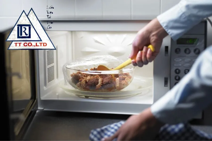 Một số lưu ý khi sử dụng lò vi sóng